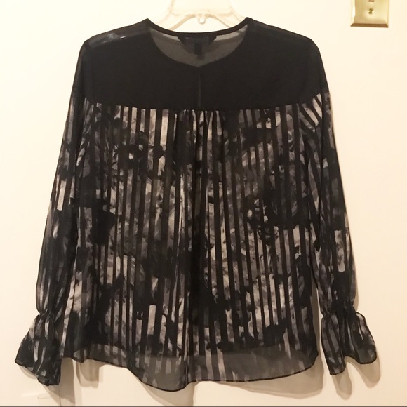 Ellen Tracy “Office Party” blouse. - Picture 2 of 5
